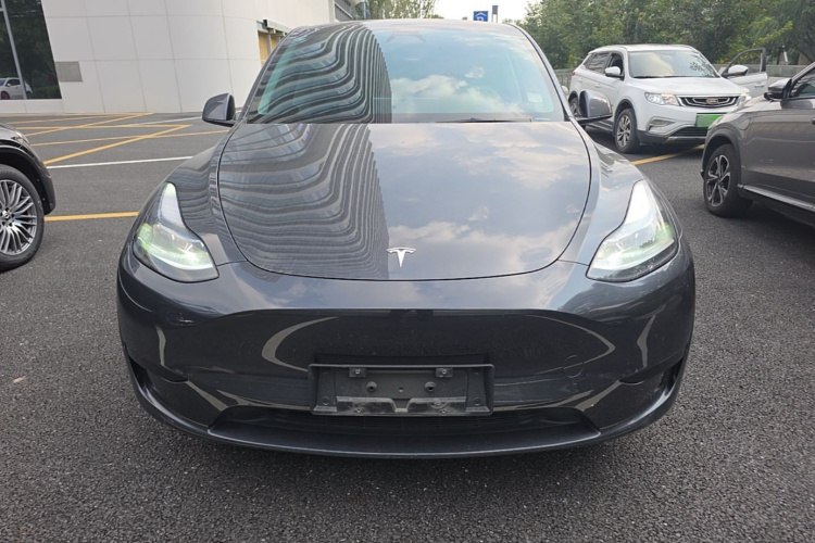 Tesla Model Y 2024 #3 Tesla Model Y 2024 car image #3