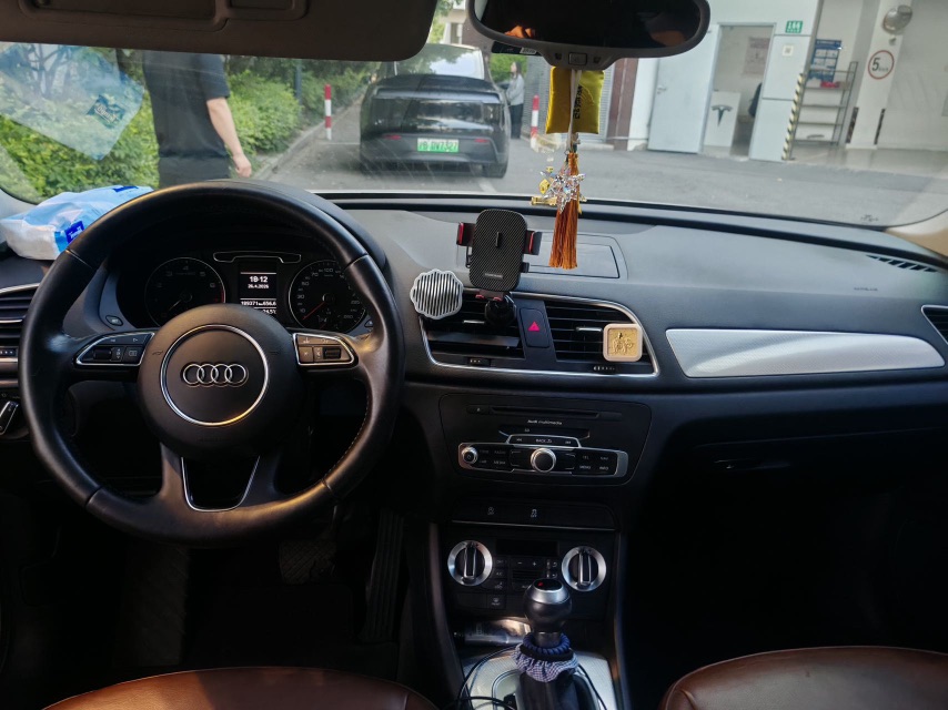 Audi Q3 2016 car image #3