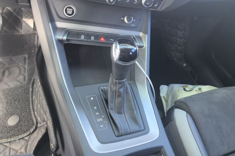 Audi Q3 2021 car image #16