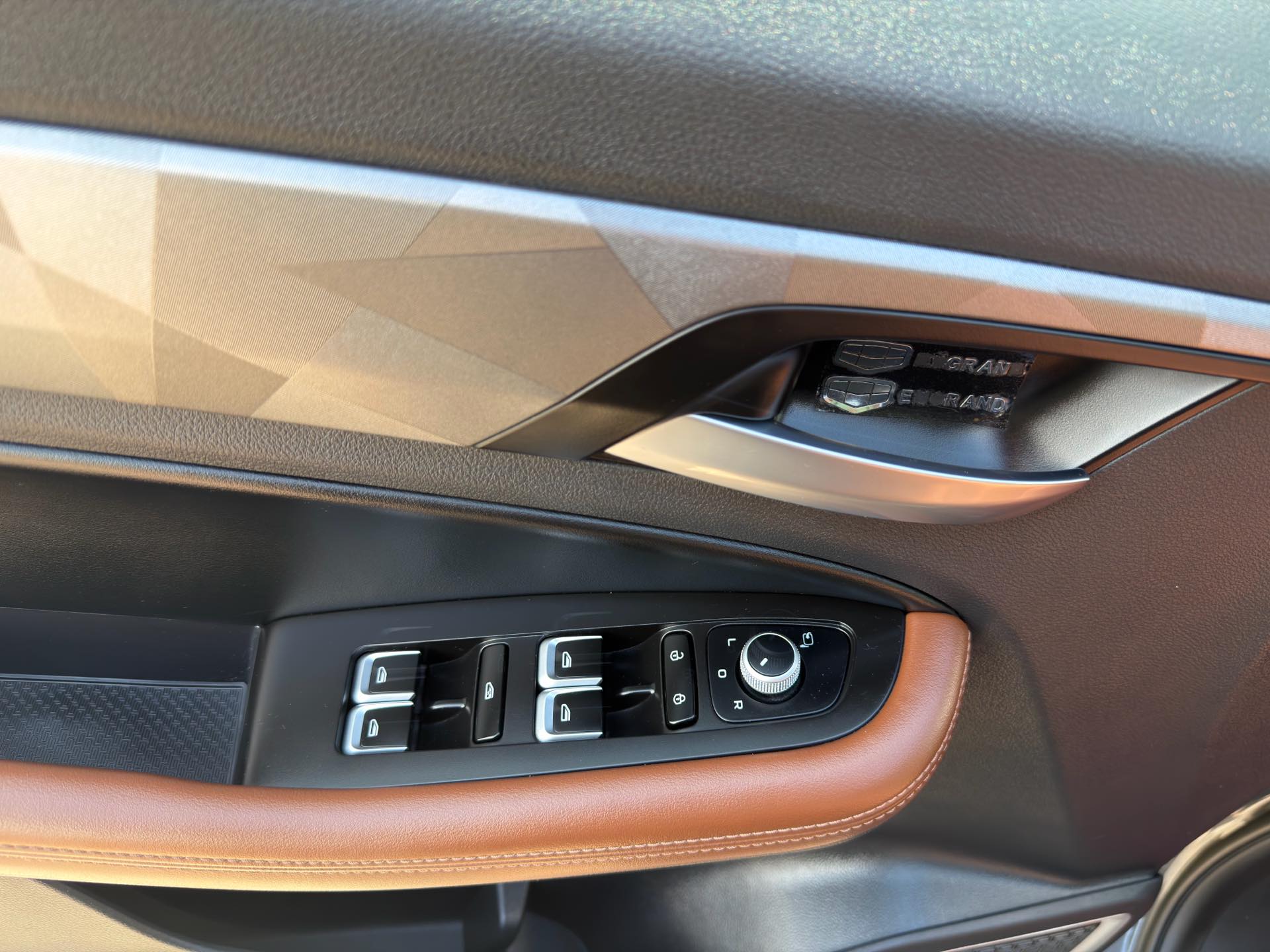 GEELY Vision X6 2023 car image #12