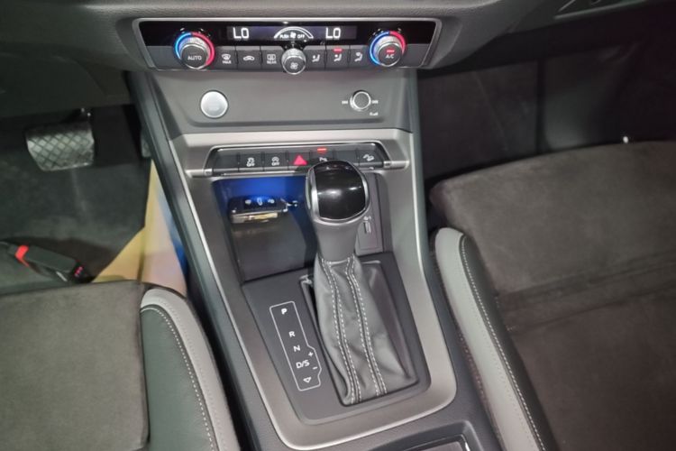 Audi Q3 2019 #14 Audi Q3 2019 car image #14