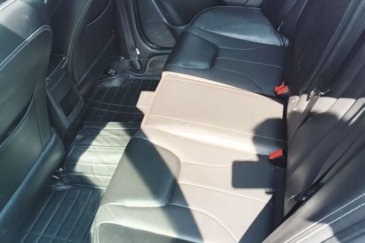 GEELY Emgrand 2016 car image #17