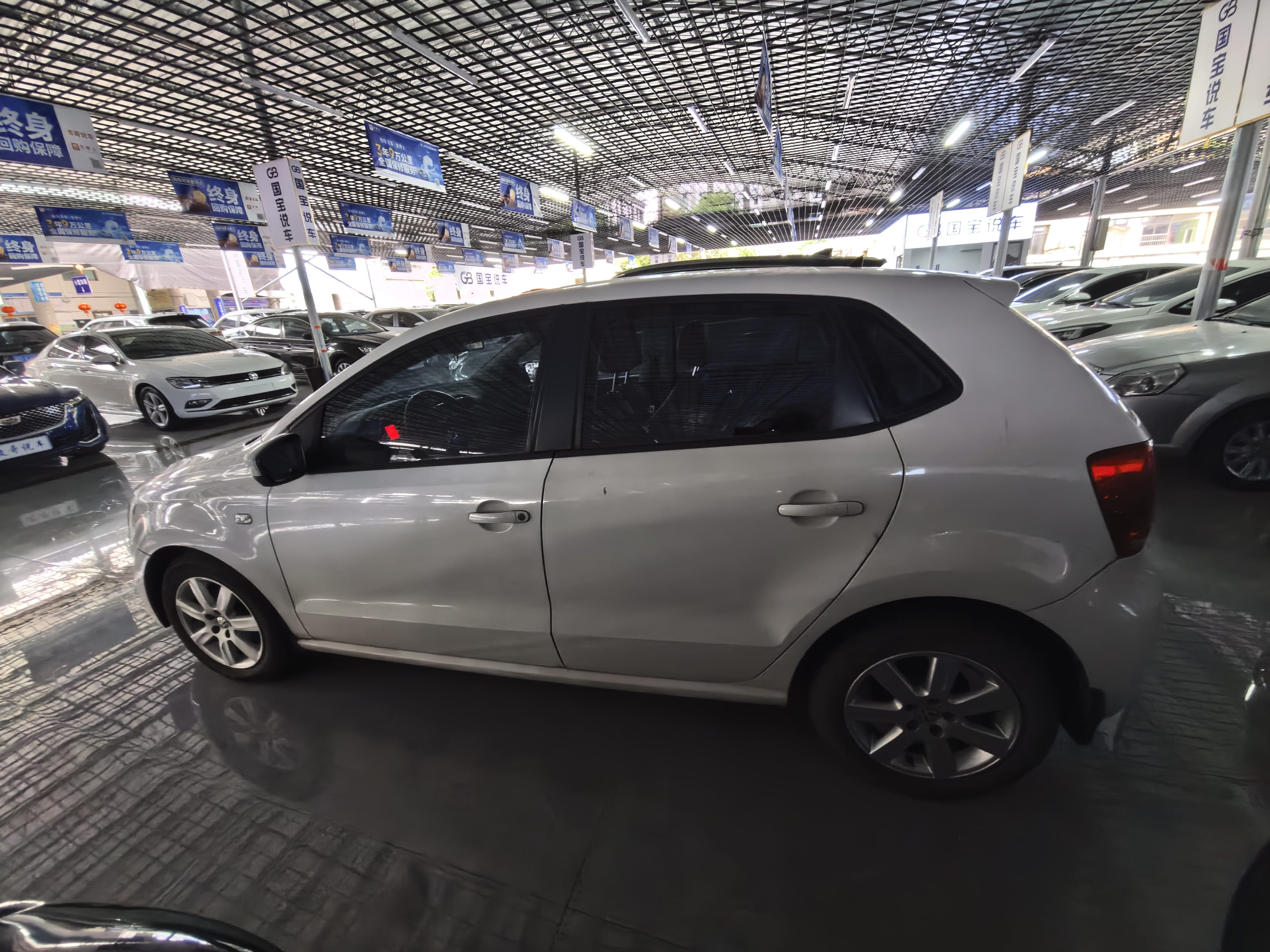 Volkswagen Polo 2013 car image #8
