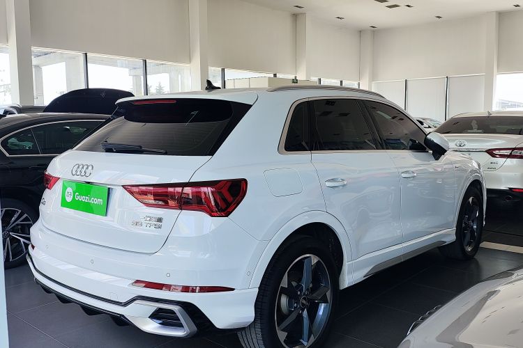 Audi Q3 2023 car image #7