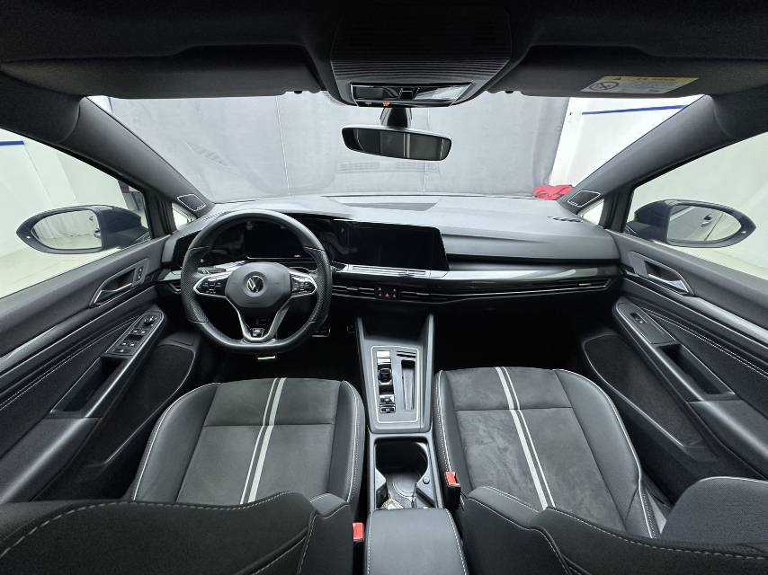 Volkswagen Golf 2022 car image #9