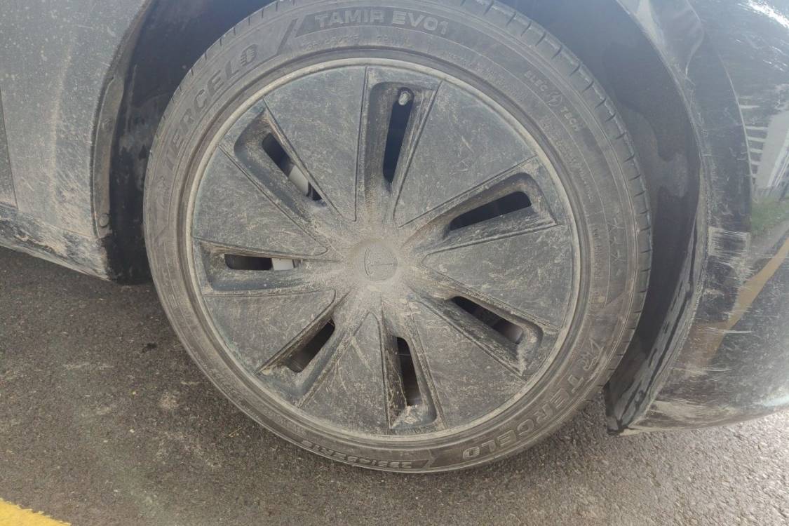 Tesla Model 3 2023 car image #9
