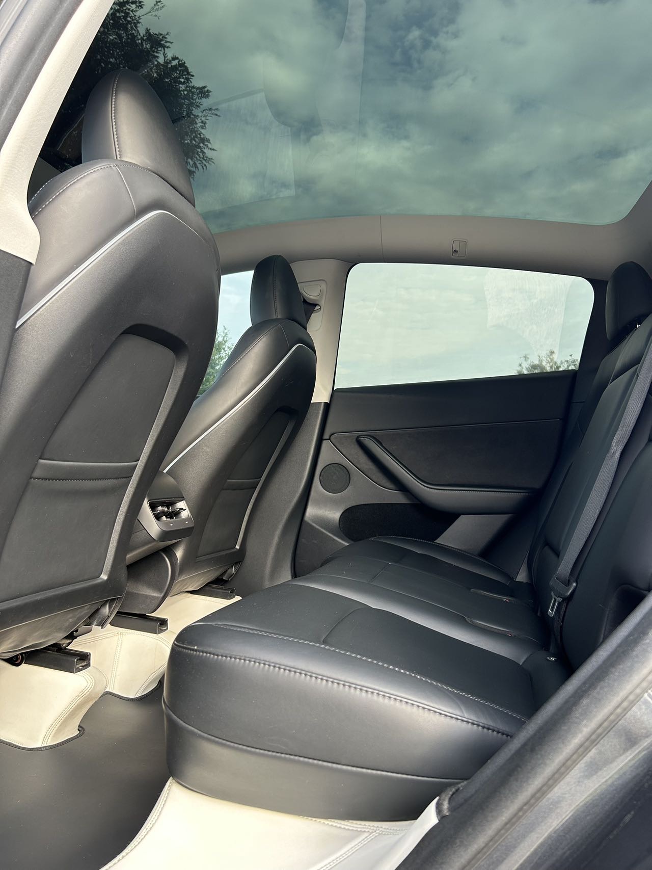 Tesla Model Y 2023 immagine di auto #9