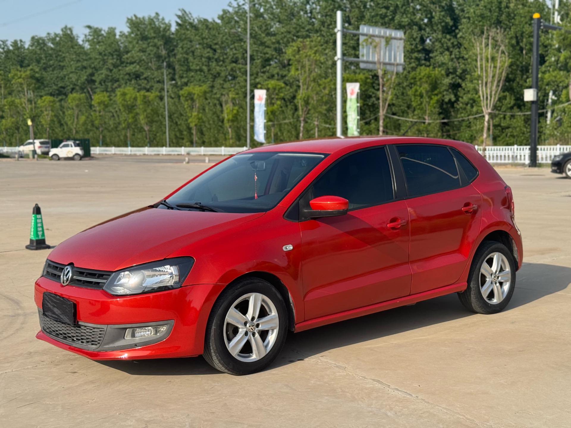 Volkswagen Polo 2011 car image 