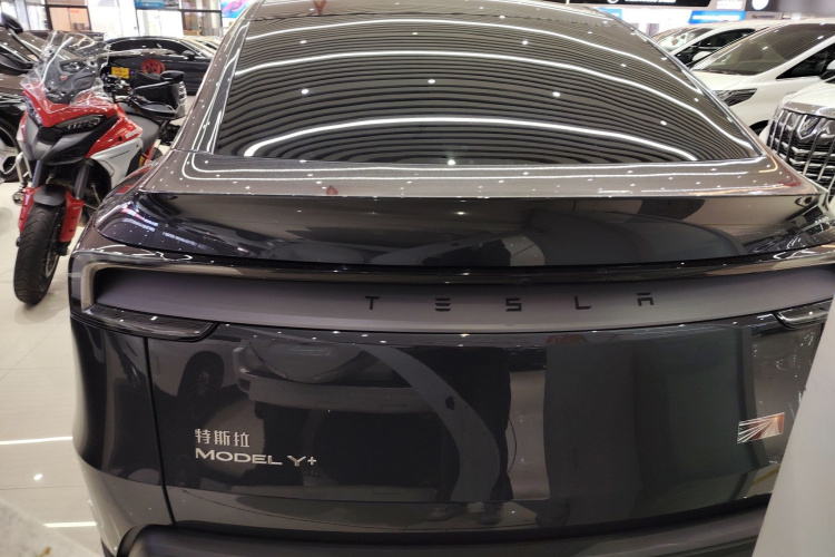 Tesla Model Y 2025 #4 Tesla Model Y 2025 immagine di auto #4