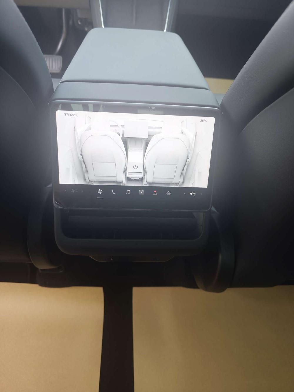 Tesla Model Y 2026 #7 Tesla Model Y 2026 immagine di auto #7