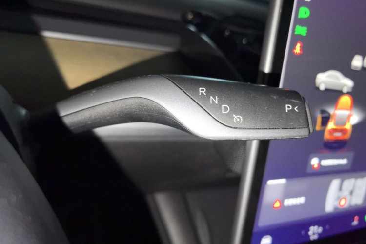 Tesla Model Y 2022 immagine di auto #18
