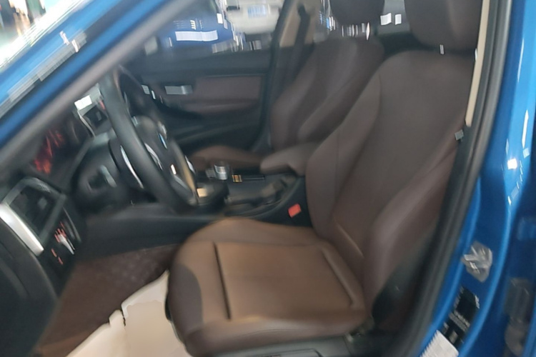 BMW 3 Series 2019 car image #15