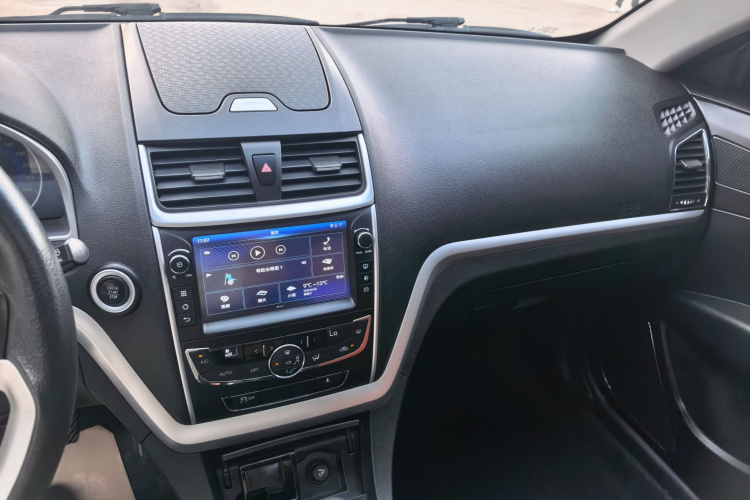 GEELY Emgrand 2016 car image #19