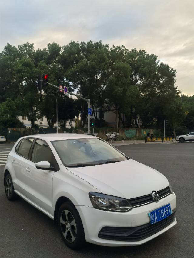 Volkswagen Polo 2014 car image #3