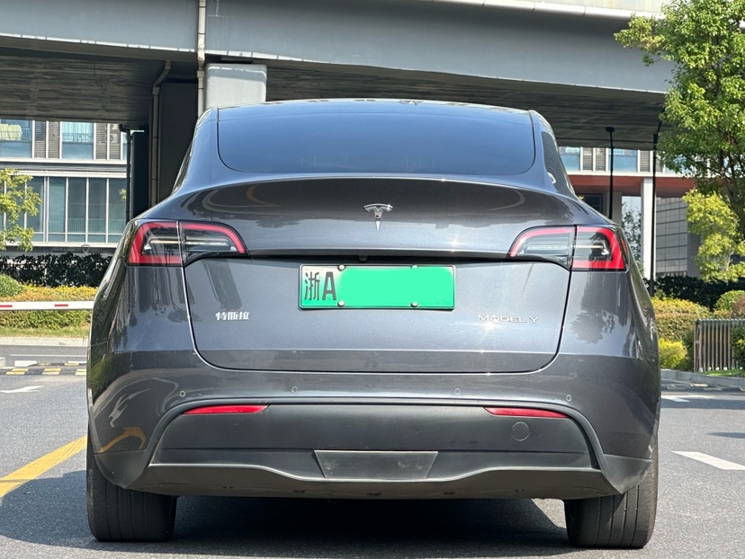 Tesla Model Y 2022 صورة سيارة #5