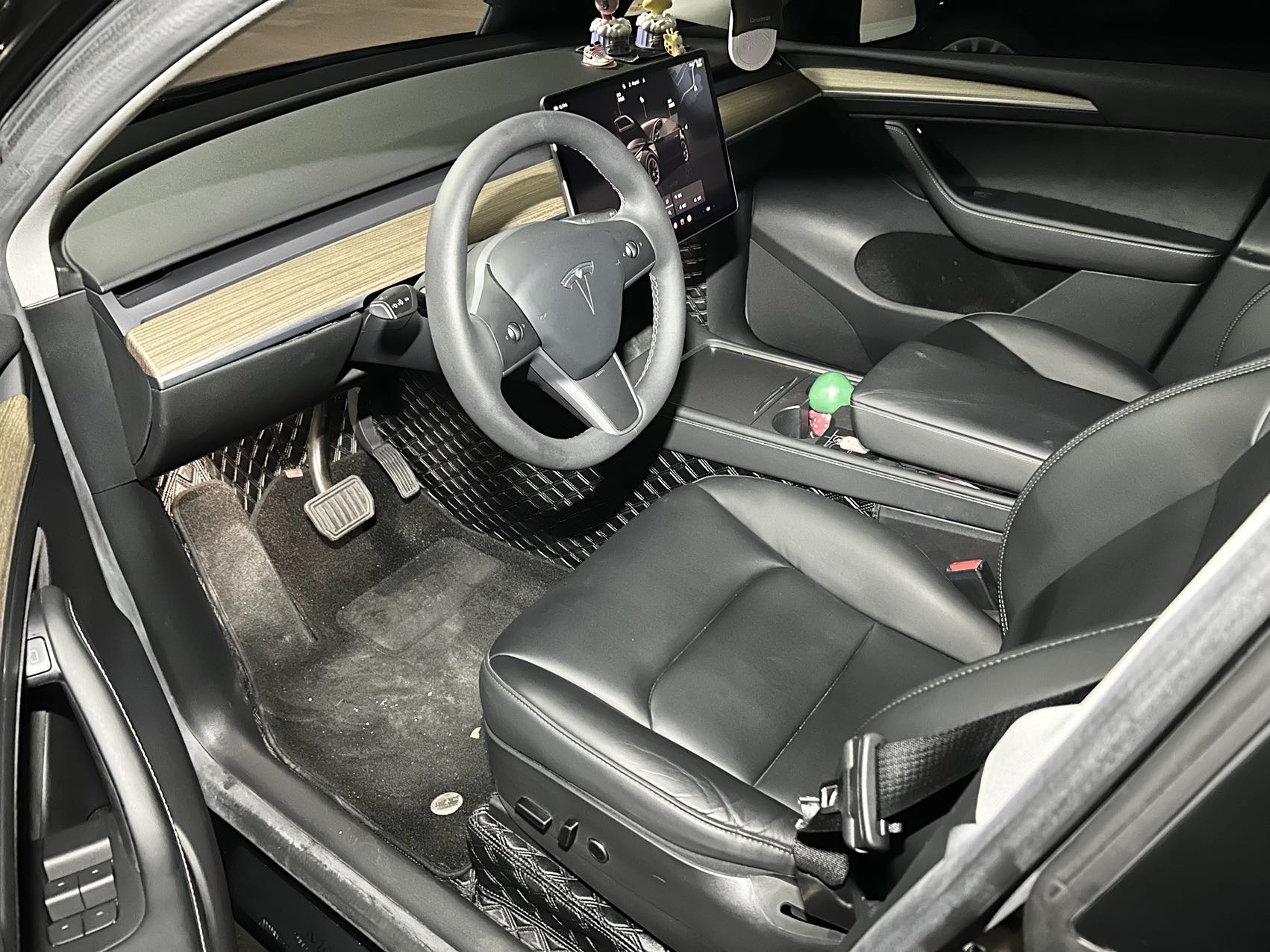 Tesla Model Y 2022 #6 Tesla Model Y 2022 car image #6