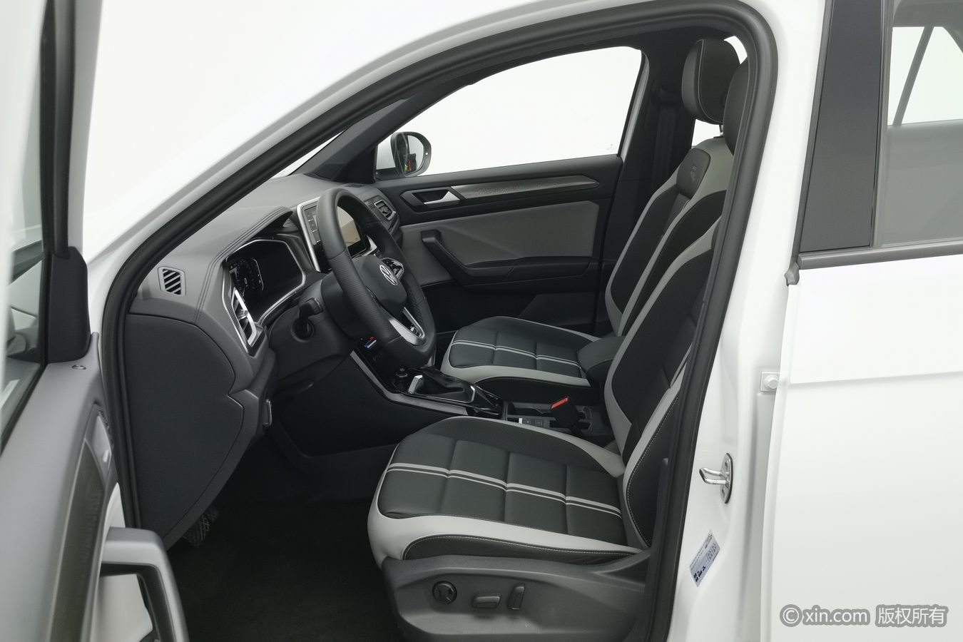 Volkswagen T-Roc 2025 car image #10