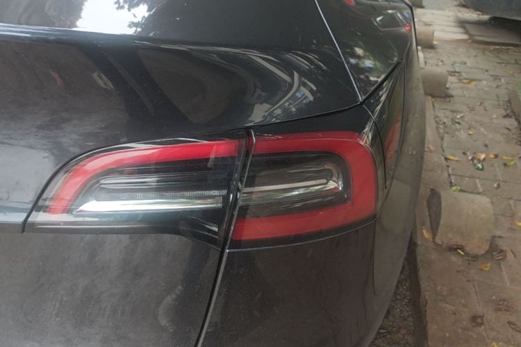Tesla Model Y 2025 صورة سيارة #8