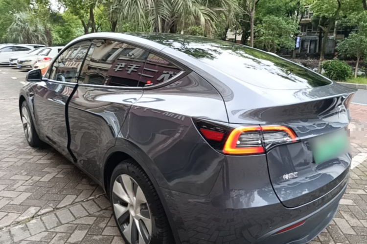 Tesla Model Y 2022 #5 Tesla Model Y 2022 car image #5