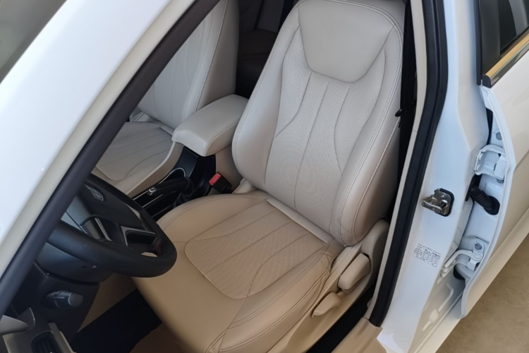GEELY Emgrand 2017 car image #19