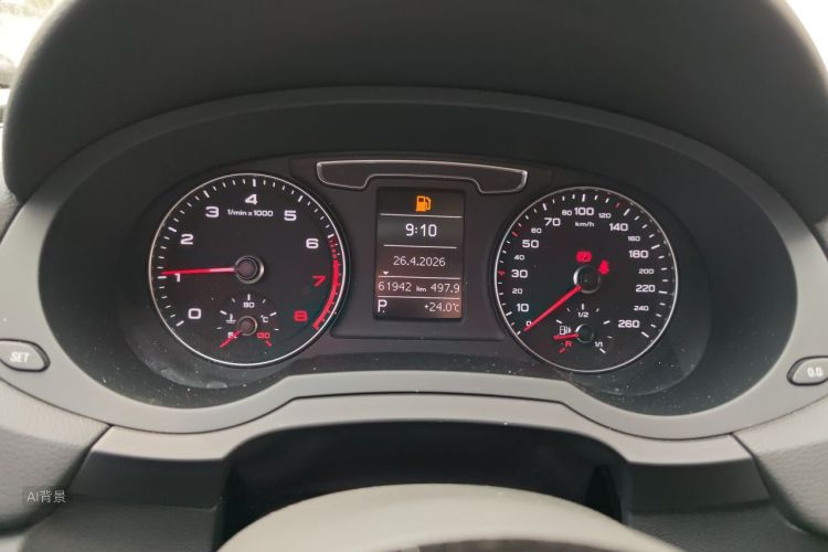 Audi Q3 2018 car image #13