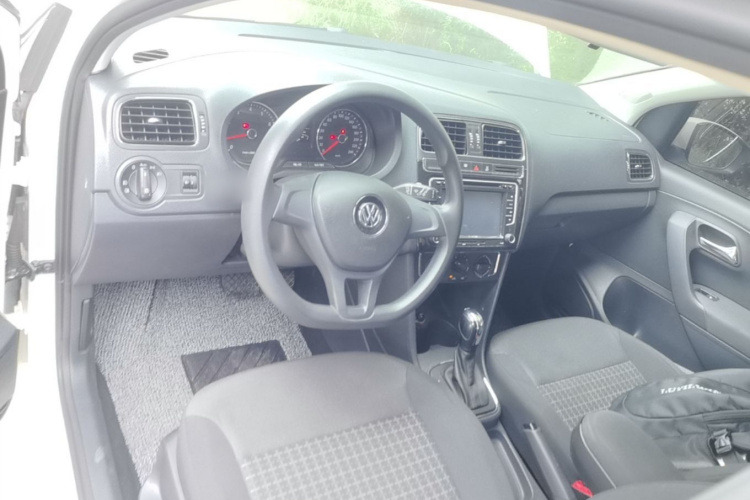 Volkswagen Polo 2016 car image #10