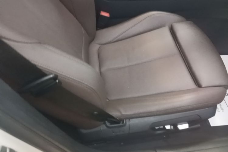 BMW 3 Series 2018 car image #28
