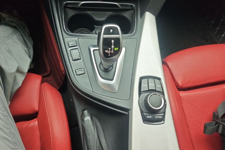 BMW 3 Series 2019 #14 BMW 3 Series 2019 car image #14