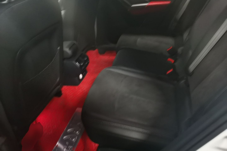 Audi Q3 2021 car image #17