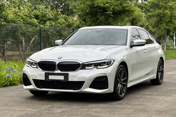 BMW 3 Series 2022 car image #2