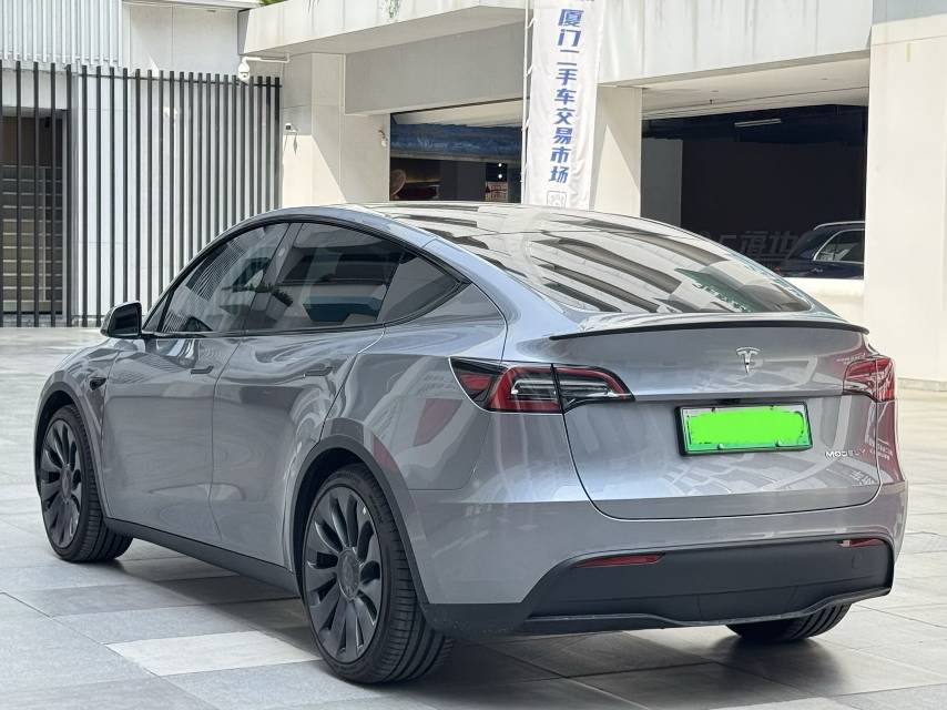 Tesla Model Y 2025 #9 Tesla Model Y 2025 car image #9