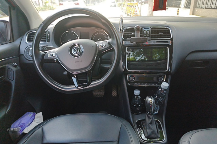 Volkswagen Polo 2018 car image #12