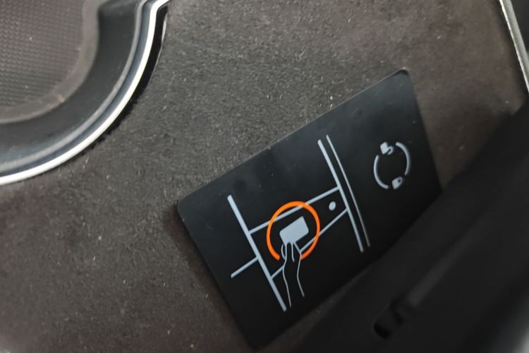 Tesla Model 3 2020 car image #9