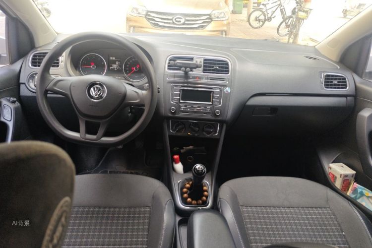 Volkswagen Polo 2015 car image #11