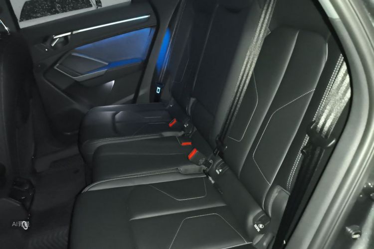 Audi Q3 2024 car image #19