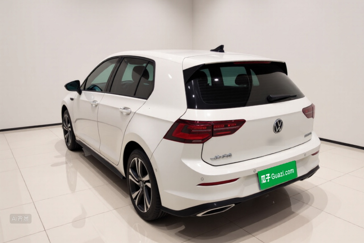 Volkswagen Golf 2023 car image #5