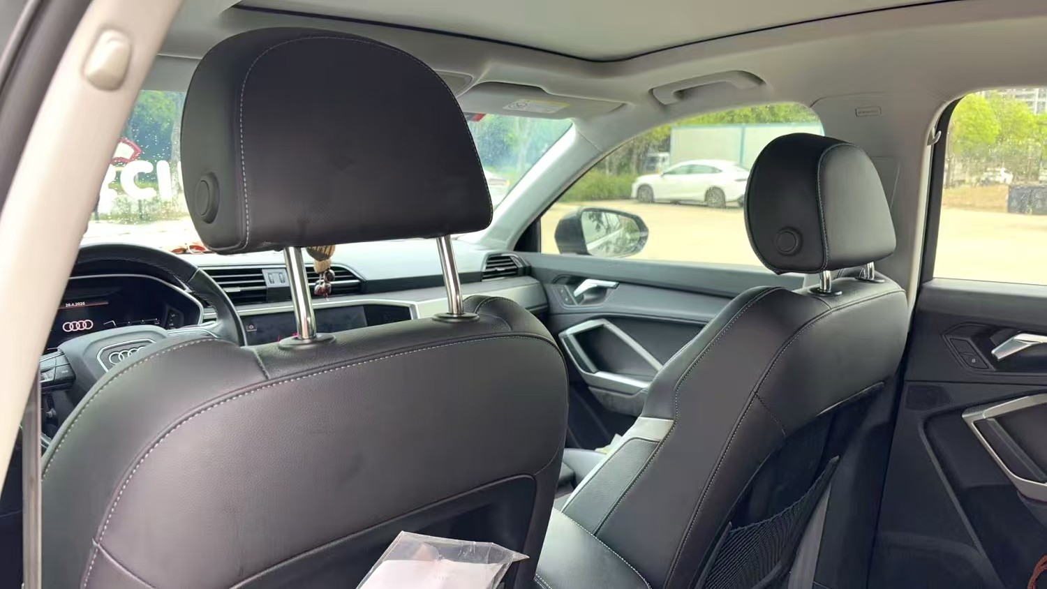 Audi Q3 2023 car image #4