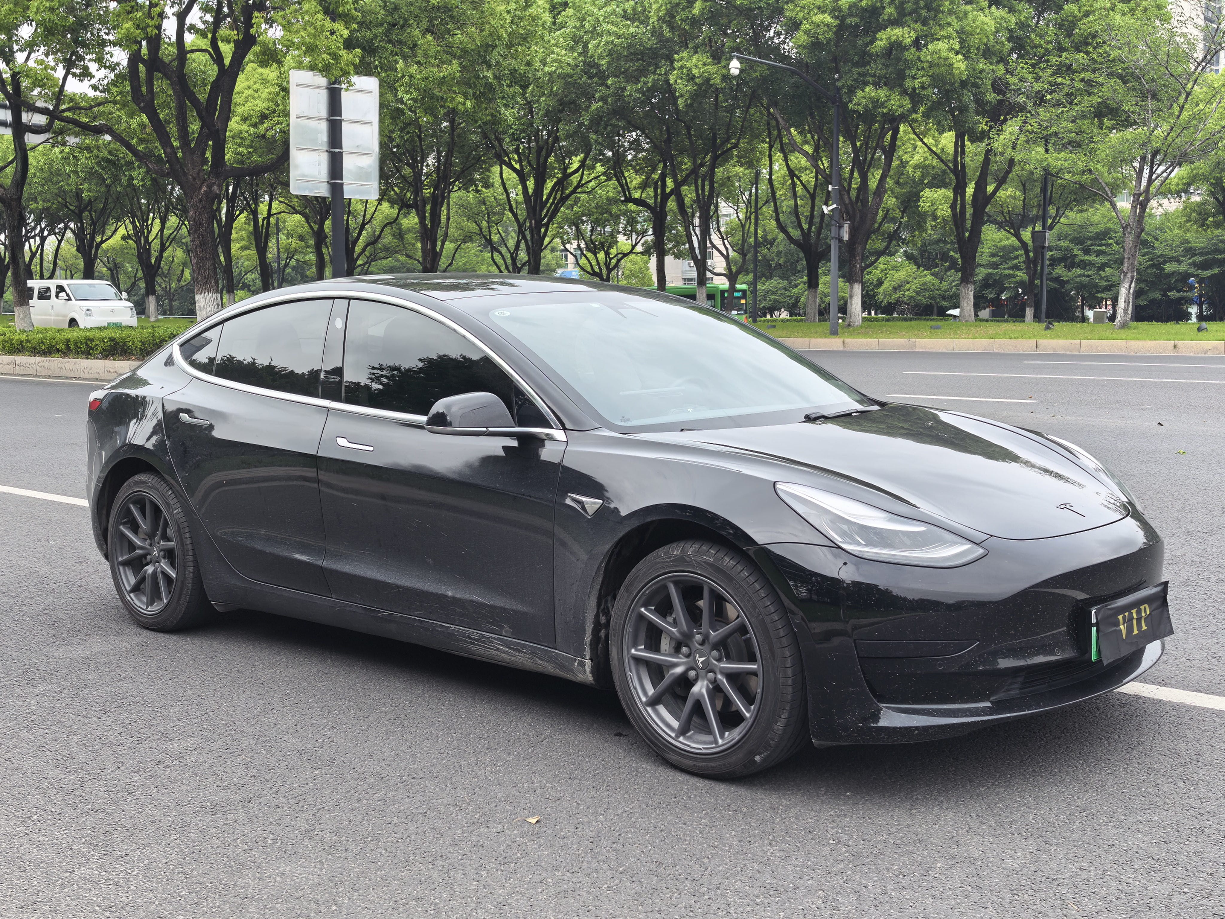 Tesla Model 3 2020 car image #2