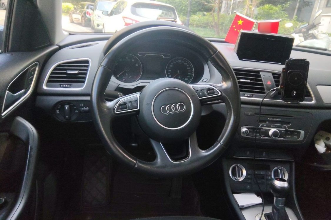 Audi Q3 2015 car image #23