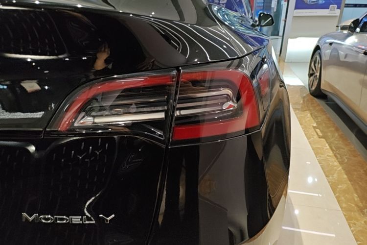 Tesla Model Y 2022 #8 Tesla Model Y 2022 car image #8