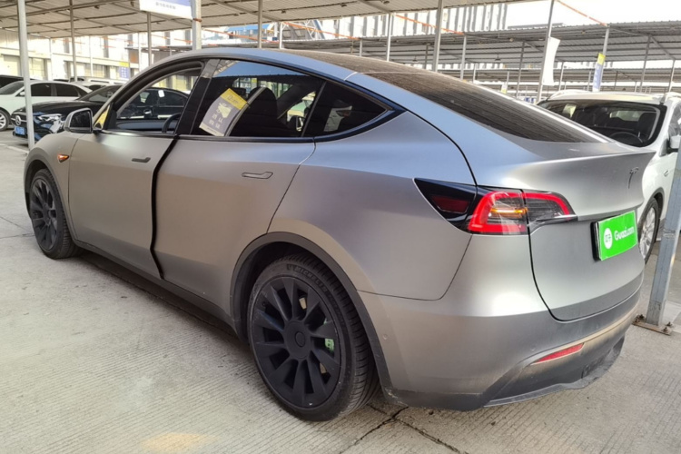 Tesla Model Y 2021 car image #5