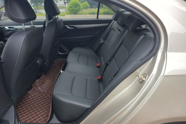 GEELY Emgrand 2019 #17 GEELY Emgrand 2019 car image #17