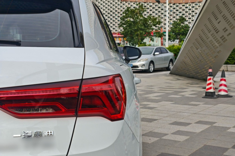 Audi Q3 2021 #17 Audi Q3 2021 car image #17
