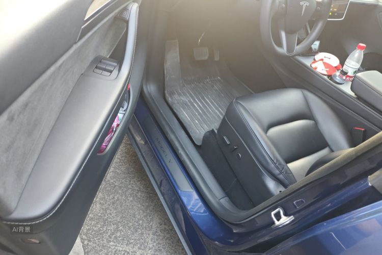 Tesla Model Y 2022 car image #18