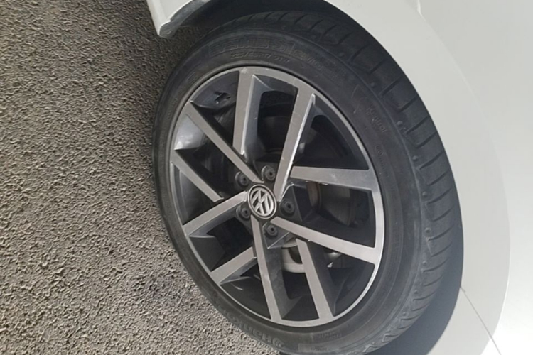 Volkswagen Golf 2020 car image #9