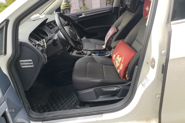 Volkswagen Golf 2017 car image #17