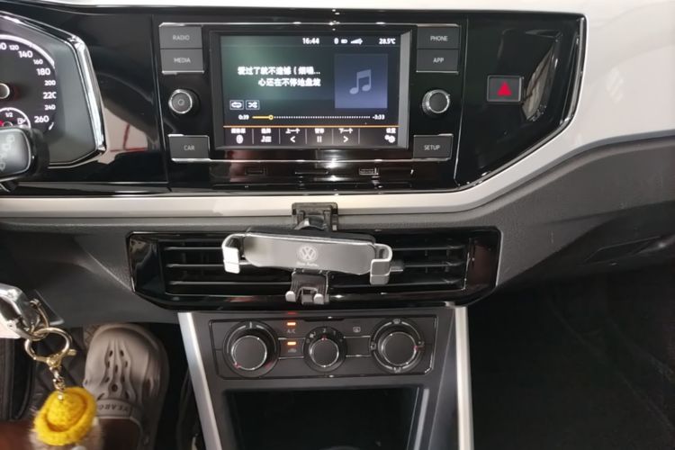 Volkswagen Polo 2020 car image #13