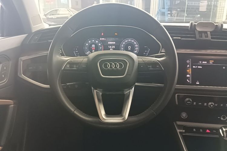 Audi Q3 2019 #11 Audi Q3 2019 car image #11