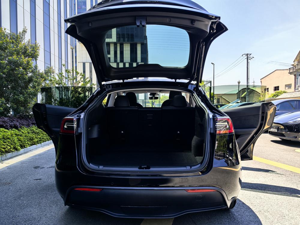Tesla Model Y 2021 #13 Tesla Model Y 2021 car image #13