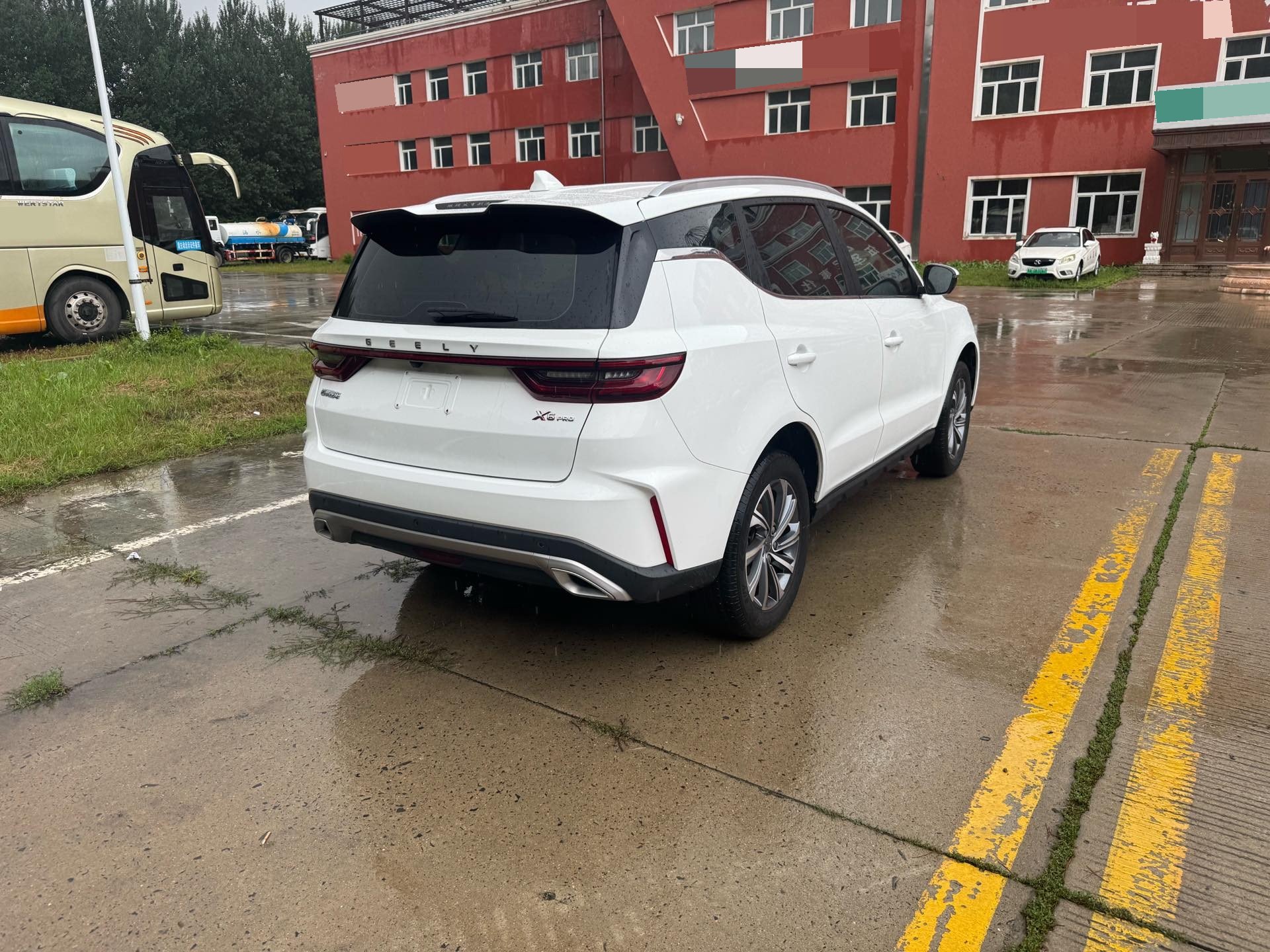 GEELY Vision X6 2022 car image #4
